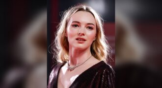 Alanah Bloor Venice Film Festival 2026 jewelry diamond necklace choker